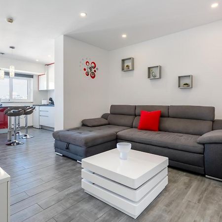 Red Velvet 1 Bdr Flat With Balcony By Lovelystay Portimão Εξωτερικό φωτογραφία