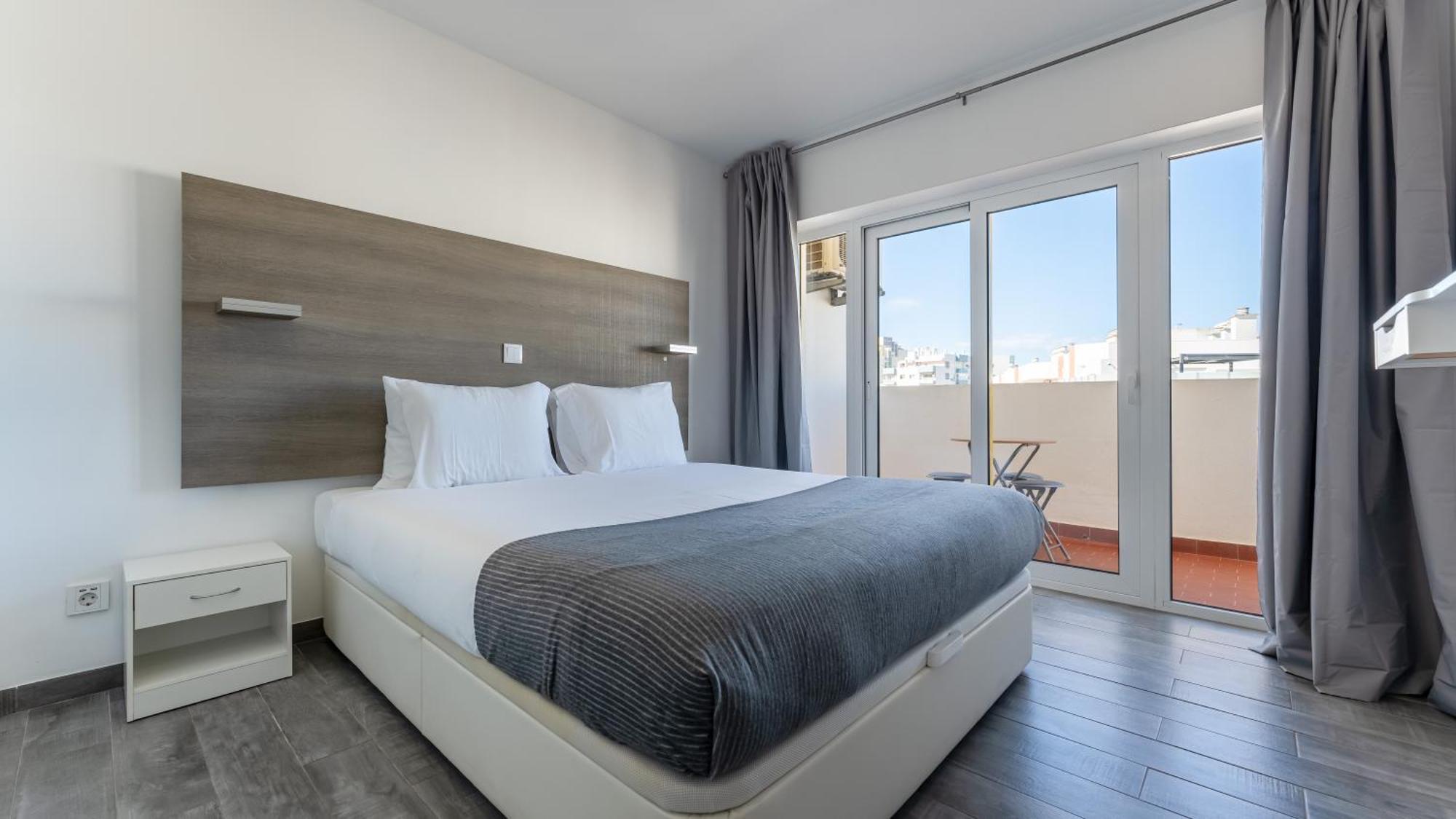 Red Velvet 1 Bdr Flat With Balcony By Lovelystay Portimão Εξωτερικό φωτογραφία