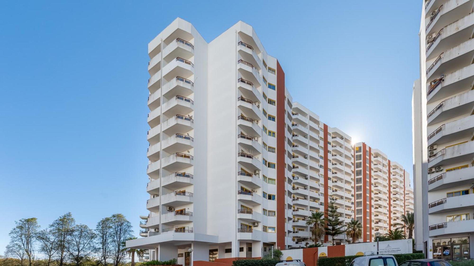 Red Velvet 1 Bdr Flat With Balcony By Lovelystay Portimão Εξωτερικό φωτογραφία
