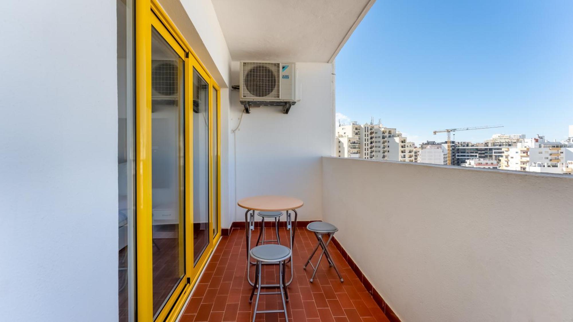Red Velvet 1 Bdr Flat With Balcony By Lovelystay Portimão Εξωτερικό φωτογραφία